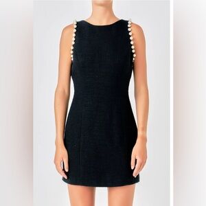 Tuckernut pearl accent black dress medium. So classy